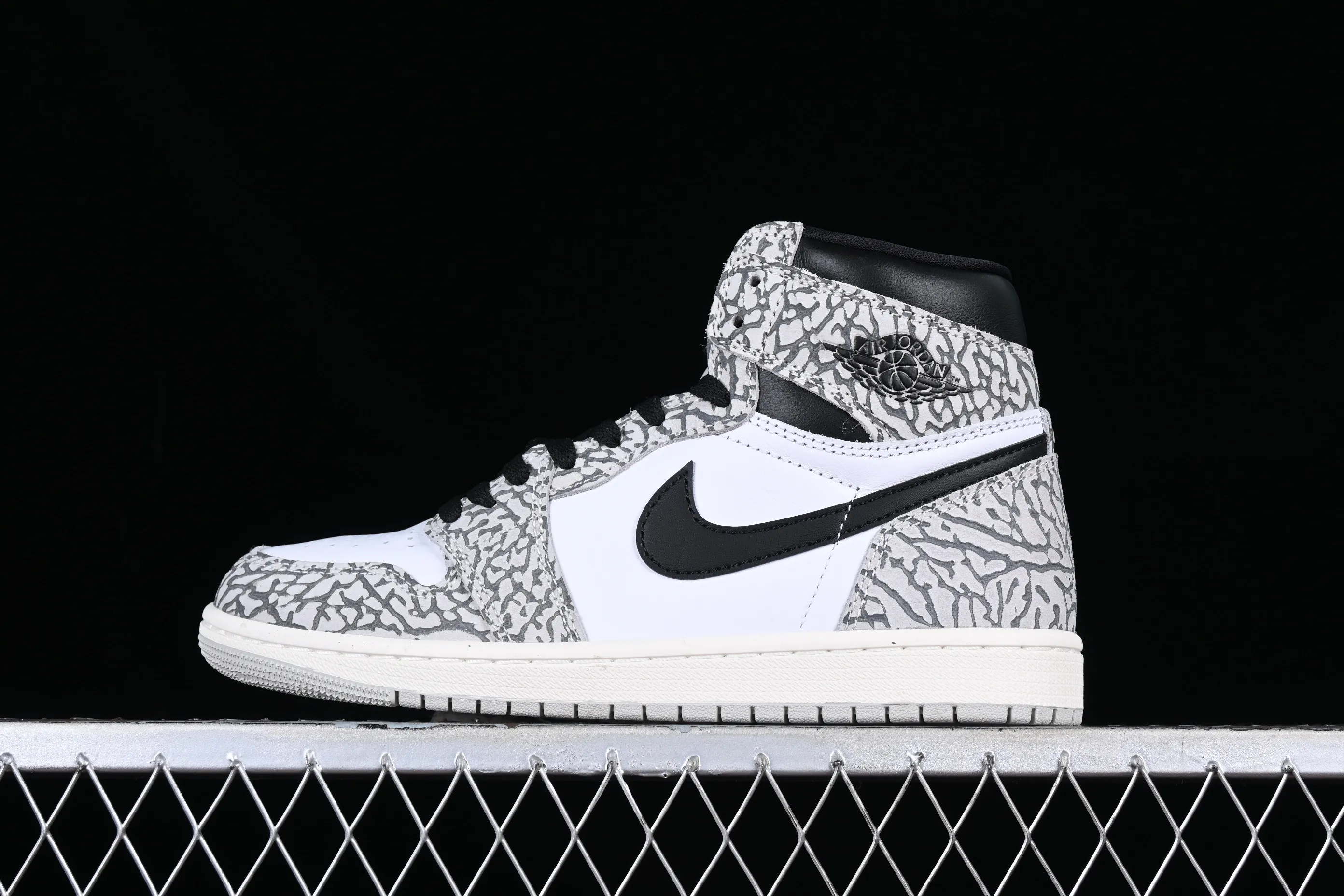 All categories Air Jordan Jordan series basketball shoes Air Jordan 1 High Pure original Air Jordan 1 High OG "White Cement" AJ1 Joe 1 elephant pattern high-top basketball shoes DZ5485-052